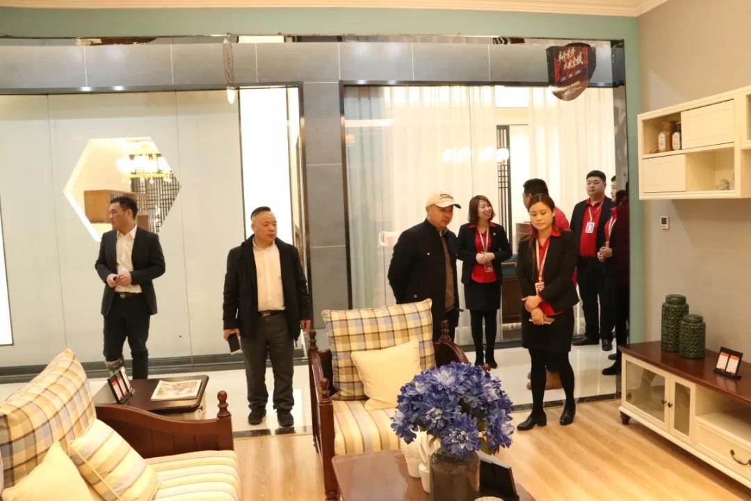 上海多家裝修企業(yè)領(lǐng)導參觀林鳳裝飾集團